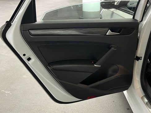 Used 2020 Volkswagen Passat 2.0T R-Line image 17