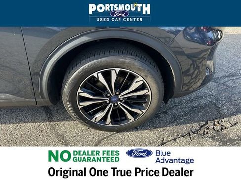 Certified 2022 Ford Escape SE w/ SE Sport Appearance Package image 34