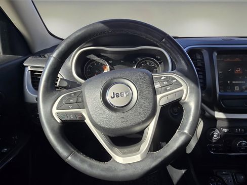 Used 2016 Jeep Cherokee Trailhawk w/ Comfort/Convenience Group image 28