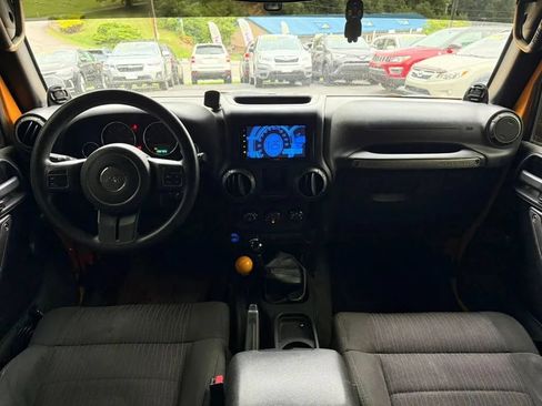 Used 2012 Jeep Wrangler Unlimited Sport AWD/4WD image 11