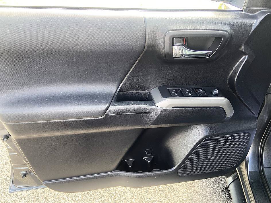 Used 2020 Toyota Tacoma TRD Sport w/ TRD Premium Sport Package AWD/4WD image 10