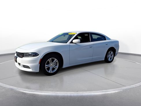 Used 2022 Dodge Charger SXT RWD image 4