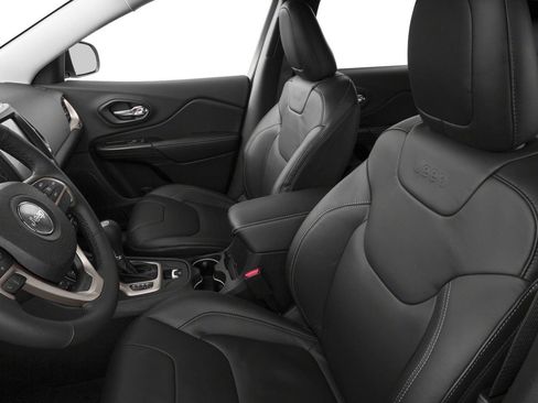 Used 2018 Jeep Cherokee Limited image 4