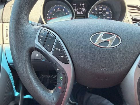 Used 2015 Hyundai Elantra SE w/ Option Group 02 FWD image 17