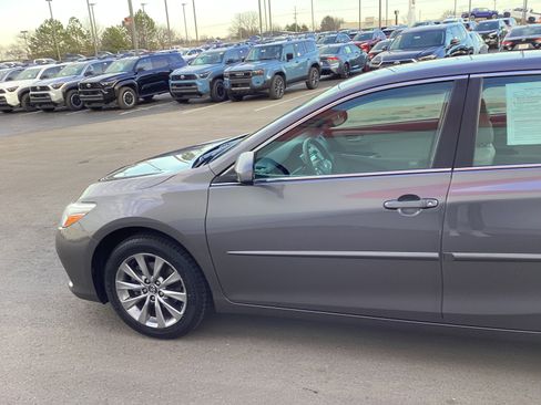 Certified 2016 Toyota Camry XLE image 7
