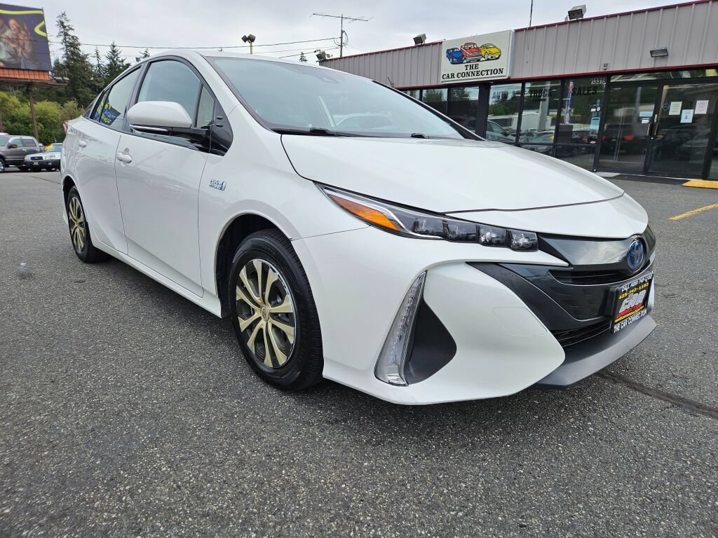 Used 2020 Toyota Prius Prime XLE FWD image 3
