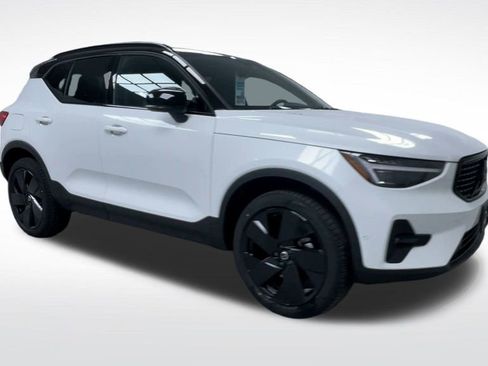 New 2026 Volvo XC40 B5 Ultra w/ Protection Package Premier image 17