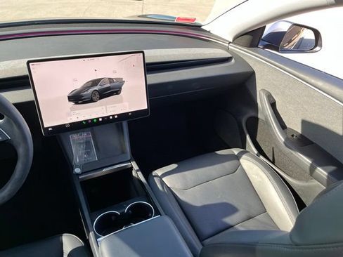 Used 2024 Tesla Model 3 Standard Range RWD image 9