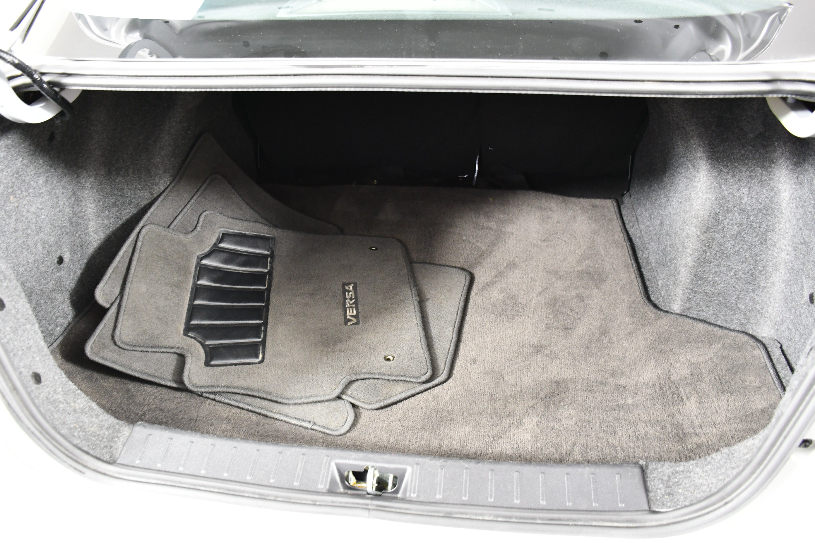 Used 2024 Nissan Versa SR FWD image 45