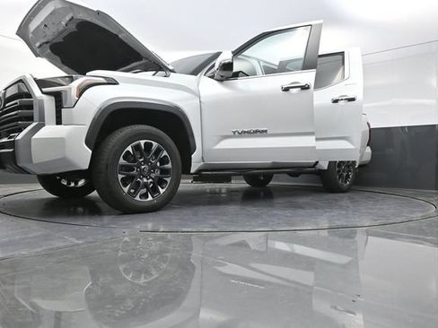Used 2025 Toyota Tundra Limited AWD/4WD image 32