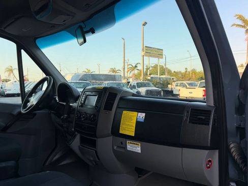 Used 2018 Mercedes-Benz Sprinter 2500 image 17