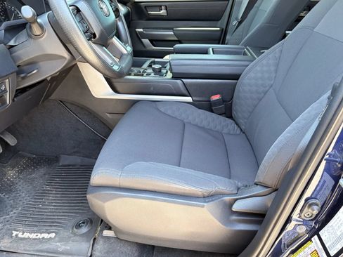 Used 2022 Toyota Tundra SR5 w/ SR5 Convenience Package AWD/4WD image 12