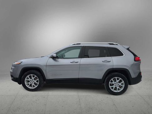 Used 2018 Jeep Cherokee Latitude w/ Cold Weather Group image 5