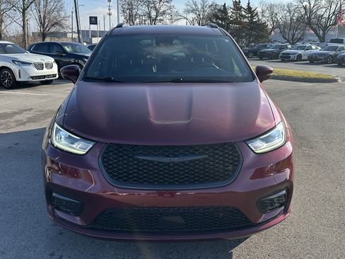 Used 2021 Chrysler Pacifica Touring-L w/ Uconnect Theater Family Group image 3