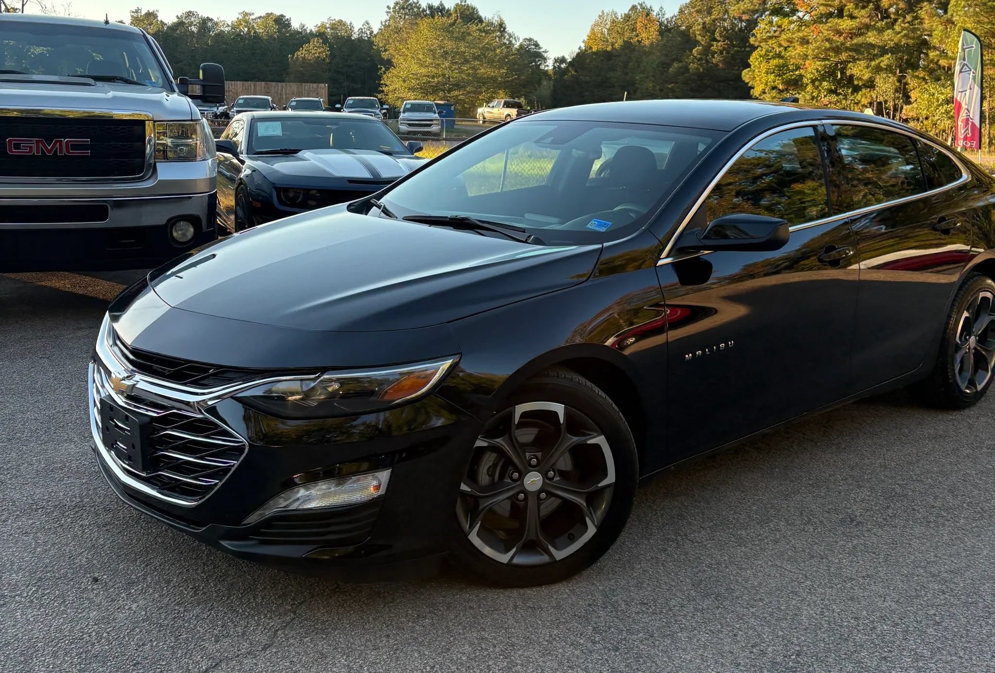 Used 2023 Chevrolet Malibu LT FWD image 2