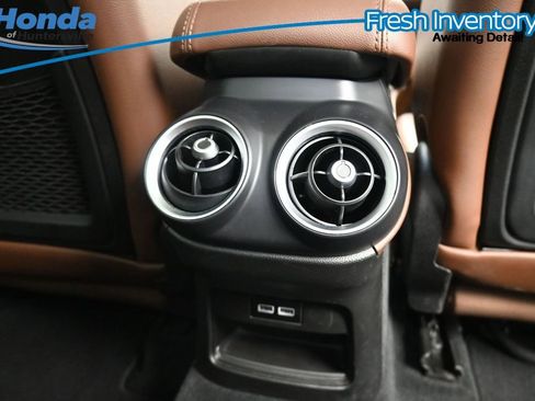 Used 2018 Alfa Romeo Stelvio AWD image 14