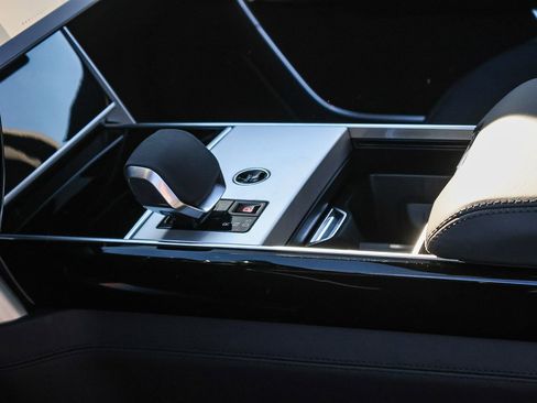 New 2026 Land Rover Range Rover Long Wheelbase SE image 30