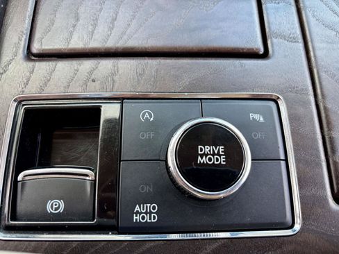 Used 2018 Lincoln Navigator Select AWD/4WD image 40