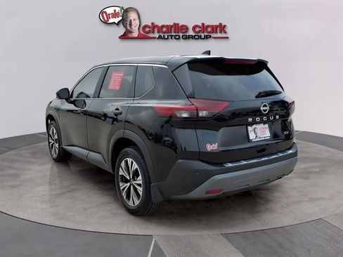 Used 2023 Nissan Rogue SV image 3