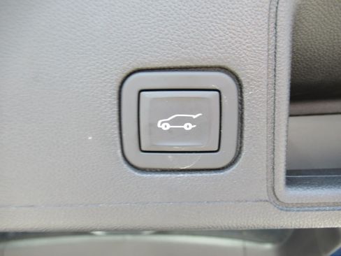 Used 2023 GMC Terrain SLT FWD image 34