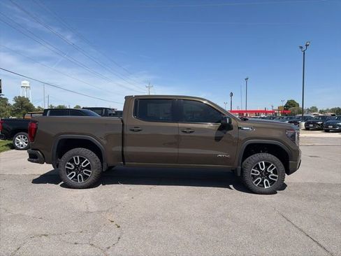 Used 2023 GMC Sierra 1500 AT4 w/ Technology Package AWD/4WD image 7