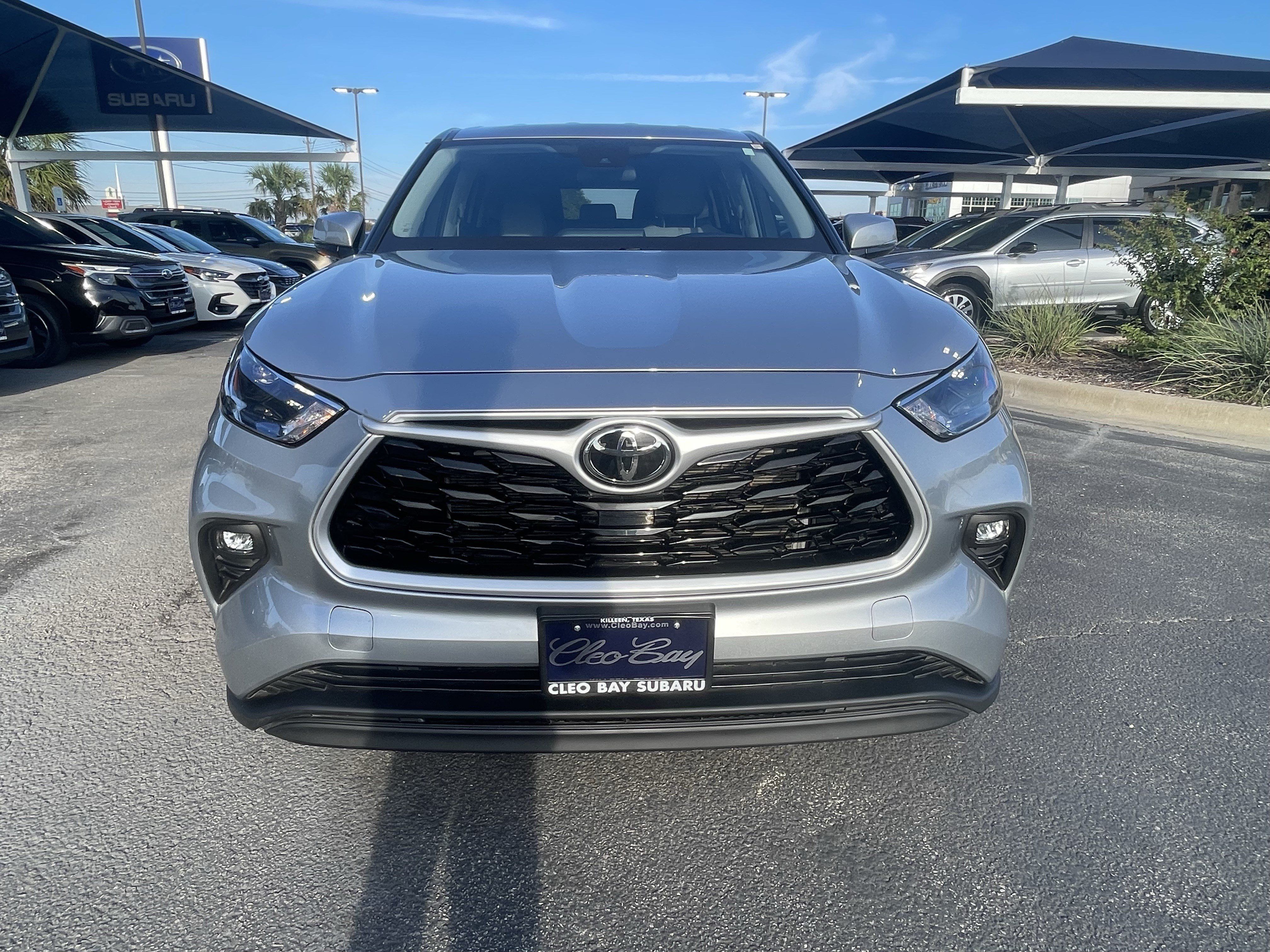 Used 2022 Toyota Highlander LE FWD image 2