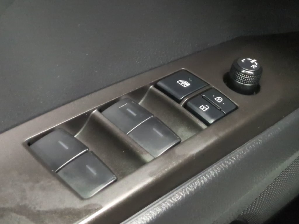 Used 2022 Toyota Camry SE FWD image 38