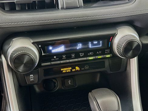 Used 2020 Toyota RAV4 LE image 23