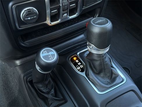 Used 2022 Jeep Gladiator Willys image 29