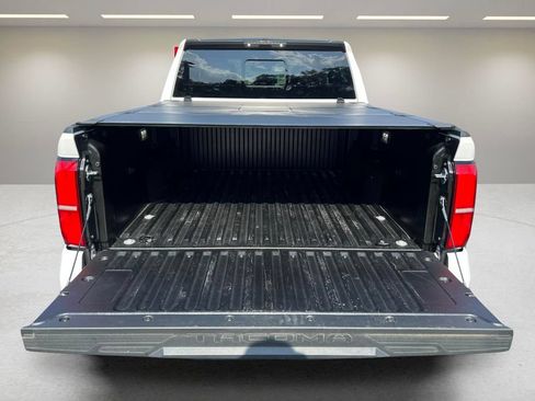 Used 2024 Toyota Tacoma SR5 w/ SR5 Upgrade Package RWD image 17