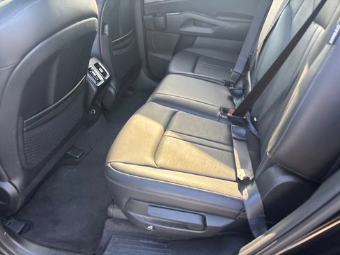 Used 2024 Kia Sorento S FWD image 11