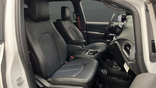 New 2027 Chrysler Pacifica Select FWD image 22