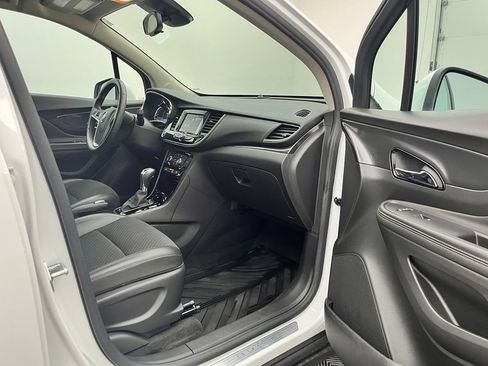 Used 2022 Buick Encore Preferred AWD/4WD image 28