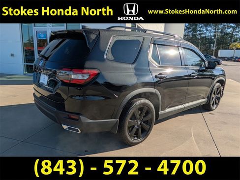 Certified 2025 Honda Pilot Black Edition image 4