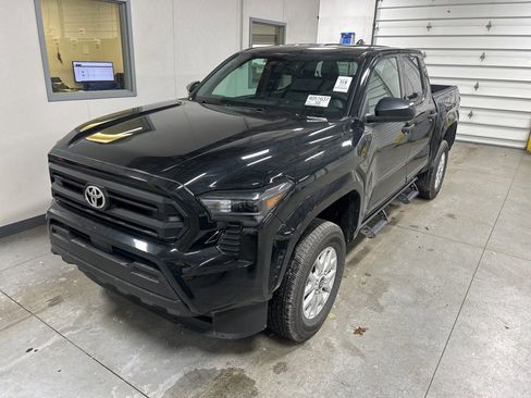 Used 2025 Toyota Tacoma SR image 2