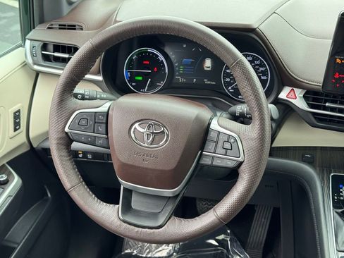 Certified 2021 Toyota Sienna Platinum image 27