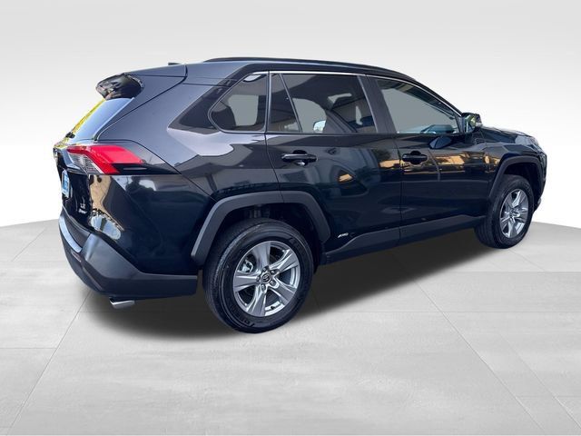 Used 2025 Toyota RAV4 LE AWD/4WD image 5