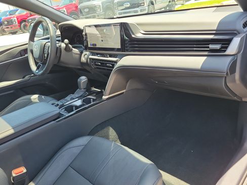 Used 2025 Toyota Camry XSE FWD image 13