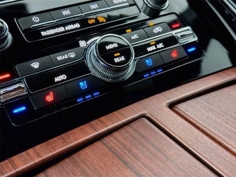Used 2022 Lincoln Navigator L Reserve w/ Monochromatic Package RWD image 22