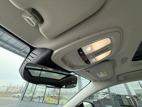 Used 2024 Volvo V60 B5 Cross Country Plus image 22