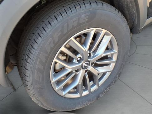 Used 2024 Nissan Rogue S AWD/4WD image 5