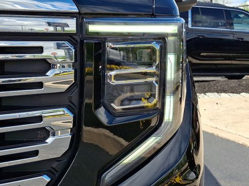 Used 2023 GMC Sierra 1500 Denali w/ Denali Reserve Package AWD/4WD image 9
