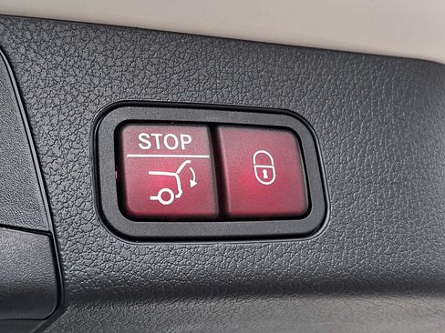 Used 2026 Mercedes-Benz GLB 250 4MATIC image 27