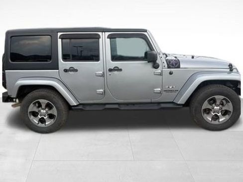 Used 2016 Jeep Wrangler Unlimited Sahara image 7