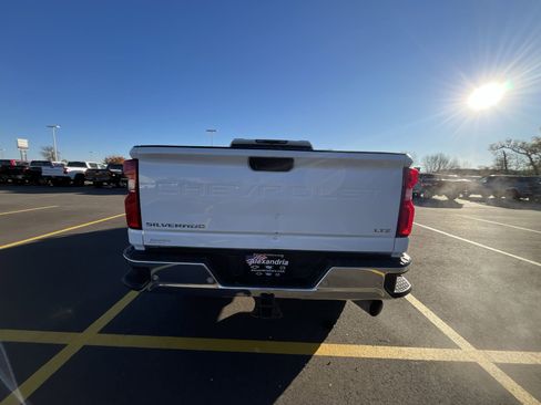 Used 2022 Chevrolet Silverado 3500 LTZ w/ LTZ Convenience Package image 32