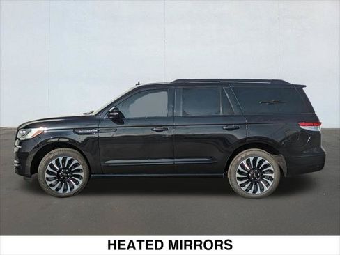 Used 2024 Lincoln Navigator Reserve AWD/4WD image 2