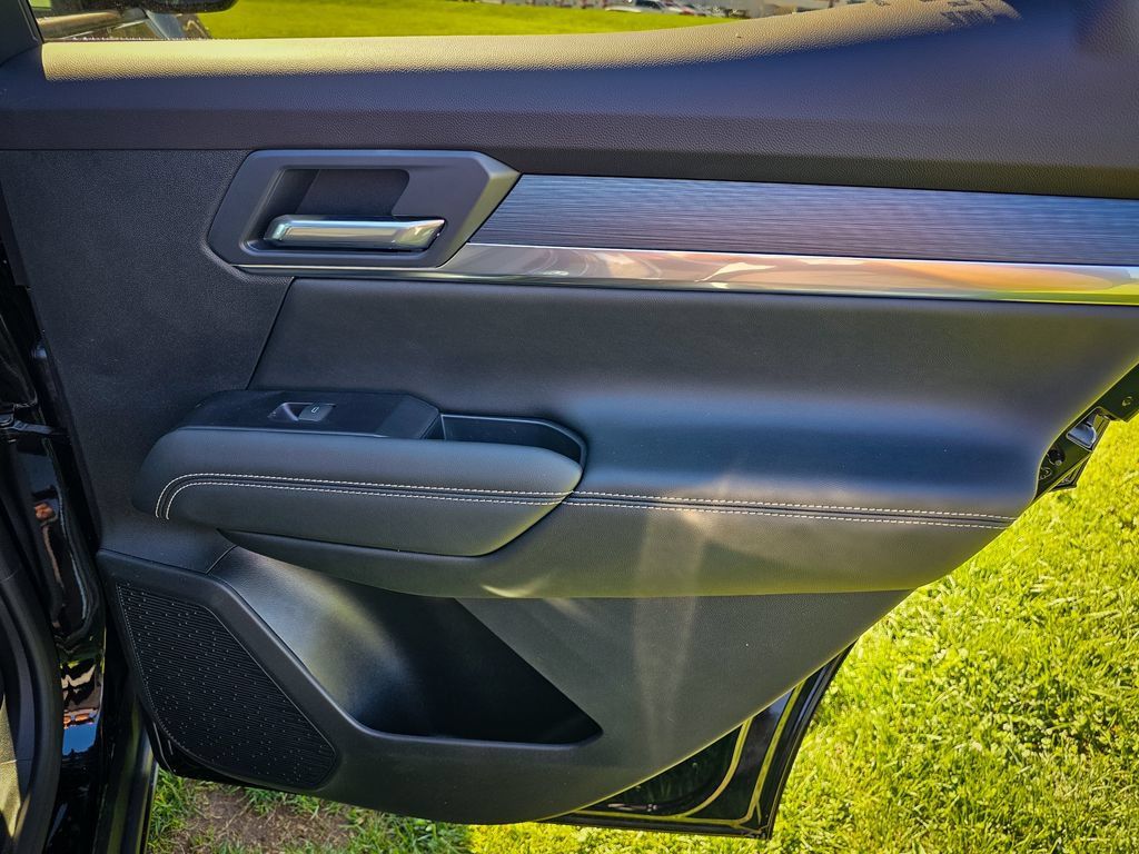 New 2027 GMC Terrain Elevation w/ Elevation Premium Package AWD/4WD image 40