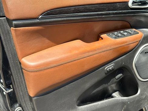 Used 2018 Jeep Grand Cherokee Summit AWD/4WD image 12