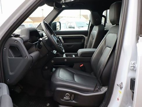 Used 2023 Land Rover Defender 130 X-Dynamic SE image 12