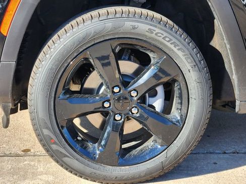 New 2026 Jeep Grand Cherokee Limited w/ Limited Altitude Package image 7